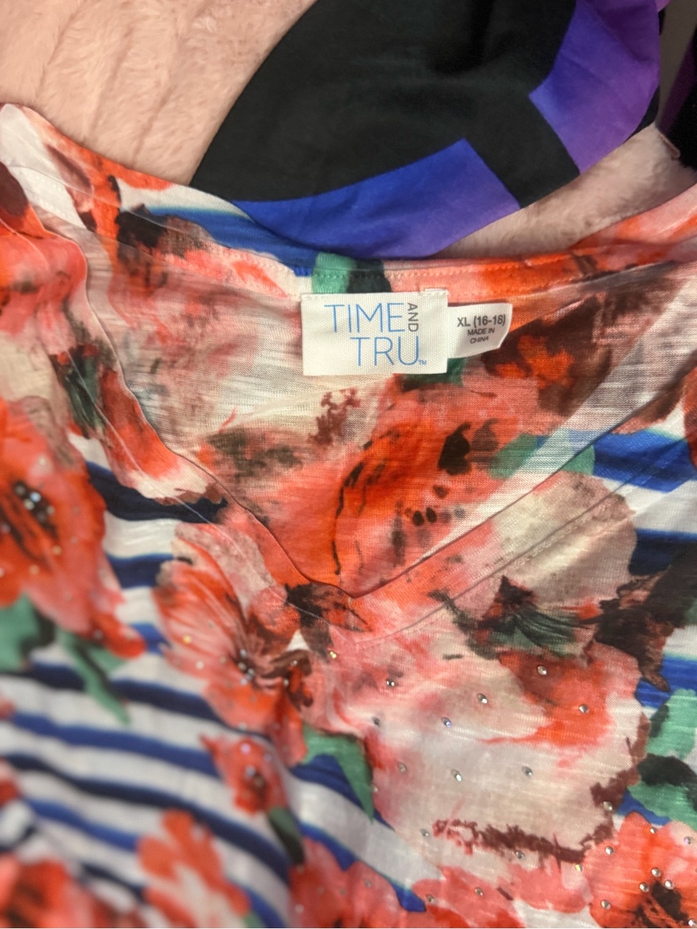 Bundle #9 - 6 Women's XL Items - Pics included - Picture 3 of 7